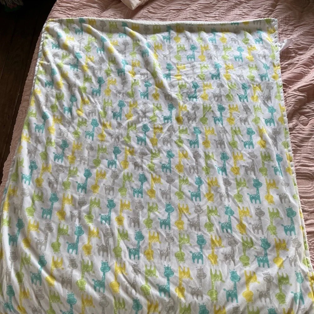 Giraffe Print Sherpa Fleece Baby Blanket Teal Yellow Grey White Nursery Plush - Picture 3 of 4